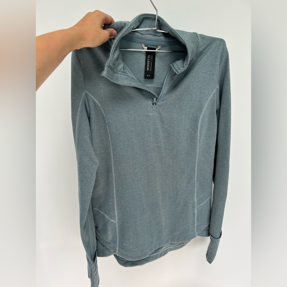 ✨WOMENS SMALL ATHLETIC PULLOVER✨